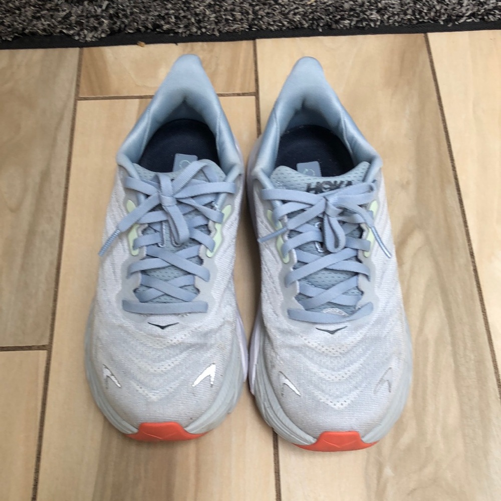 Hoka arahi size 6